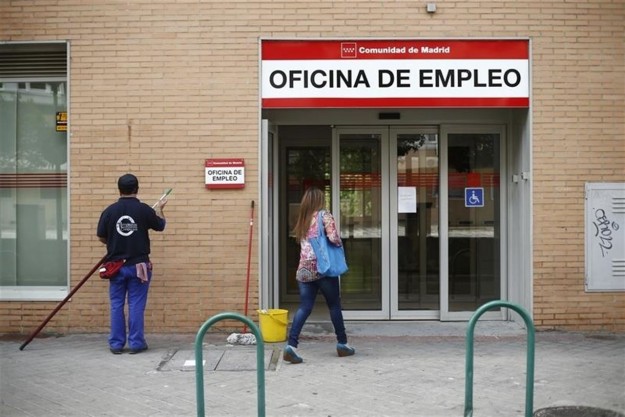 El paro baja en 164.100 personas en verano y se superan los 19,5 millones de ocupados, máximos desde 2008 1