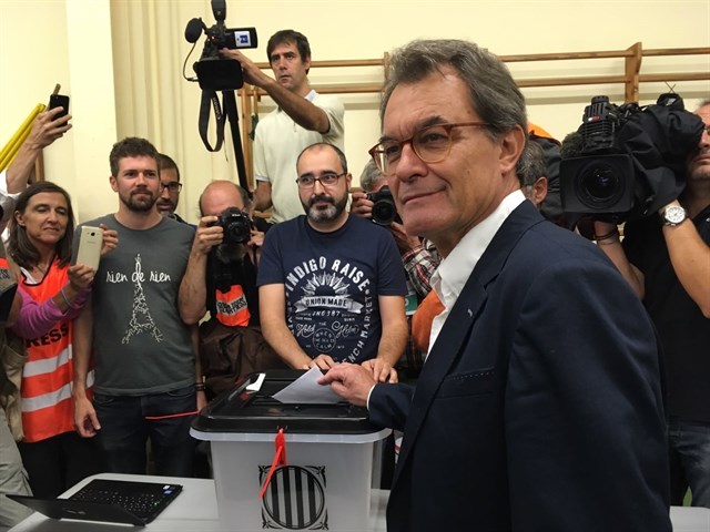 Artur Mas dice que Cataluña no está lista para "la independencia real" 1
