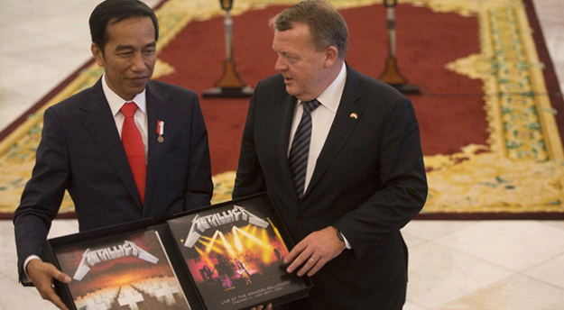 El Primer Ministro danés regala ‘Master of Puppets’ de Metallica al Presidente indonesio 10