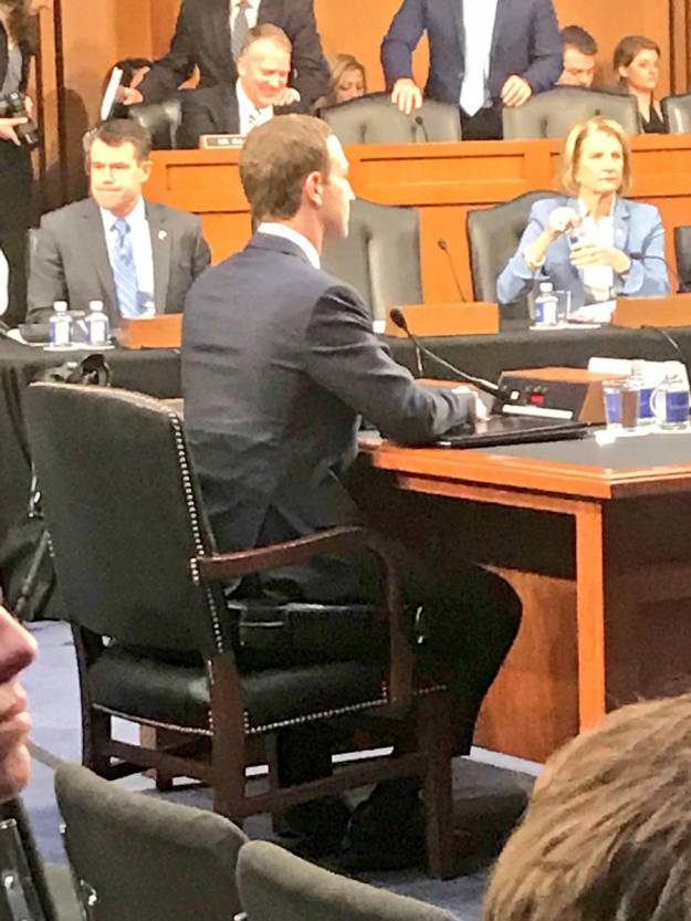 El curioso detalle de Mark Zuckerberg en su declaración al senado 5
