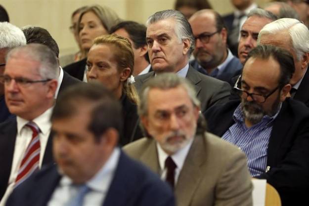 La Audiencia condena a 52 años de cárcel a Correa por Gürtel, 33 a Bárcenas y multa con 245.000 euros al PP 4