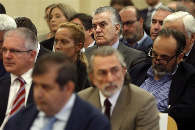 La Audiencia condena a 52 años de cárcel a Correa por Gürtel, 33 a Bárcenas y multa con 245.000 euros al PP 1