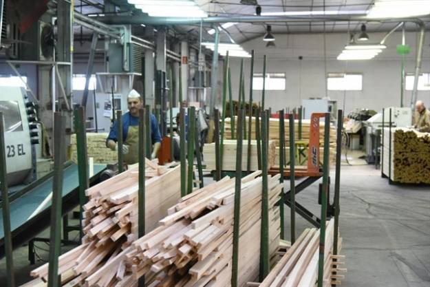 Electricistas, carpinteros, soldadores o albañiles, los perfiles más difíciles de encontrar en España 1