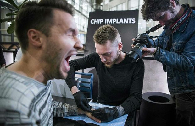 ¿Microchips implantados en el cuerpo de los empleados? En Wisconsin ya lo hacen 2