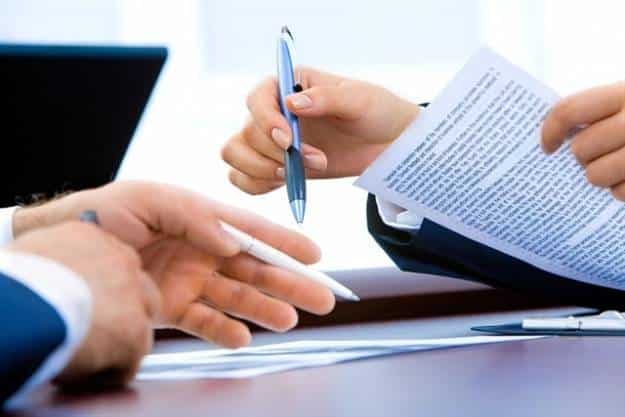 Los notarios aconsejan seguir firmando hipotecas, pero aclarando que no se sabe quién debe asumir el impuesto 1