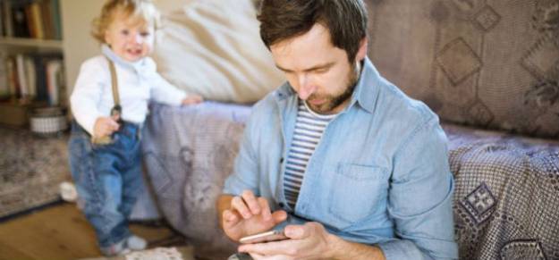 ¿Cuándo unos padres (adictos) deben comprar el primer móvil a su hijo? 1