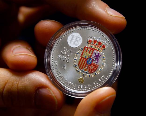La moneda de 30 euros de colores que circula desde hoy en España 1