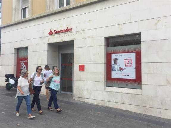 Un Juzgado de Málaga obliga al Santander a abonar el impuesto hipotecario de forma retroactiva 4