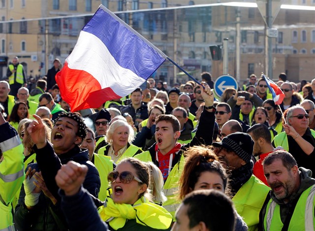 Las protestas de los 'chalecos amarillos' costarán una décima de PIB a Francia 1