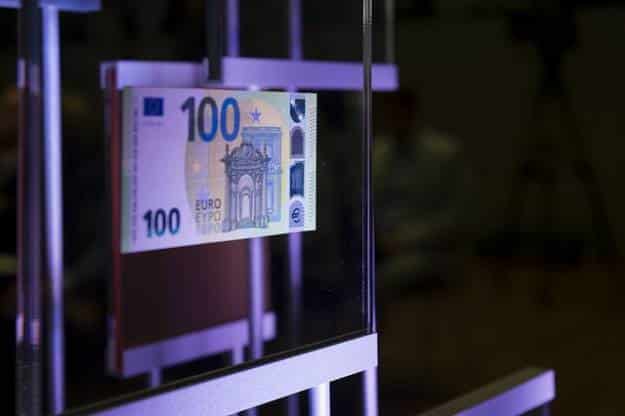 Hoy entran en circulación los nuevos billetes de 100 y 200 euros 1