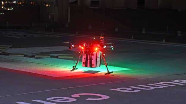 Un dron transporta un riñón donado para ser utilizado en una operación 1