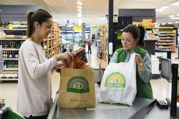 Mercadona elimina desde hoy las bolsas de plástico y las sustituye por unas de papel 1