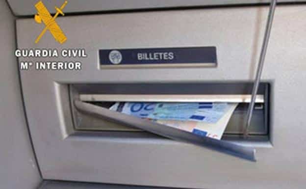 La Guardia Civil avisa: Sospecha si ves esto en el cajero automático 4