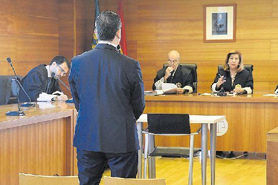 Un director de una sucursal bancaria se enfrenta a seis años de cárcel por estafar a un anciano con Alzheimer 1