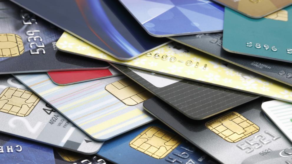 ¿Por qué tu banco se empeña en que uses tu tarjeta de crédito y no la de débito? 1