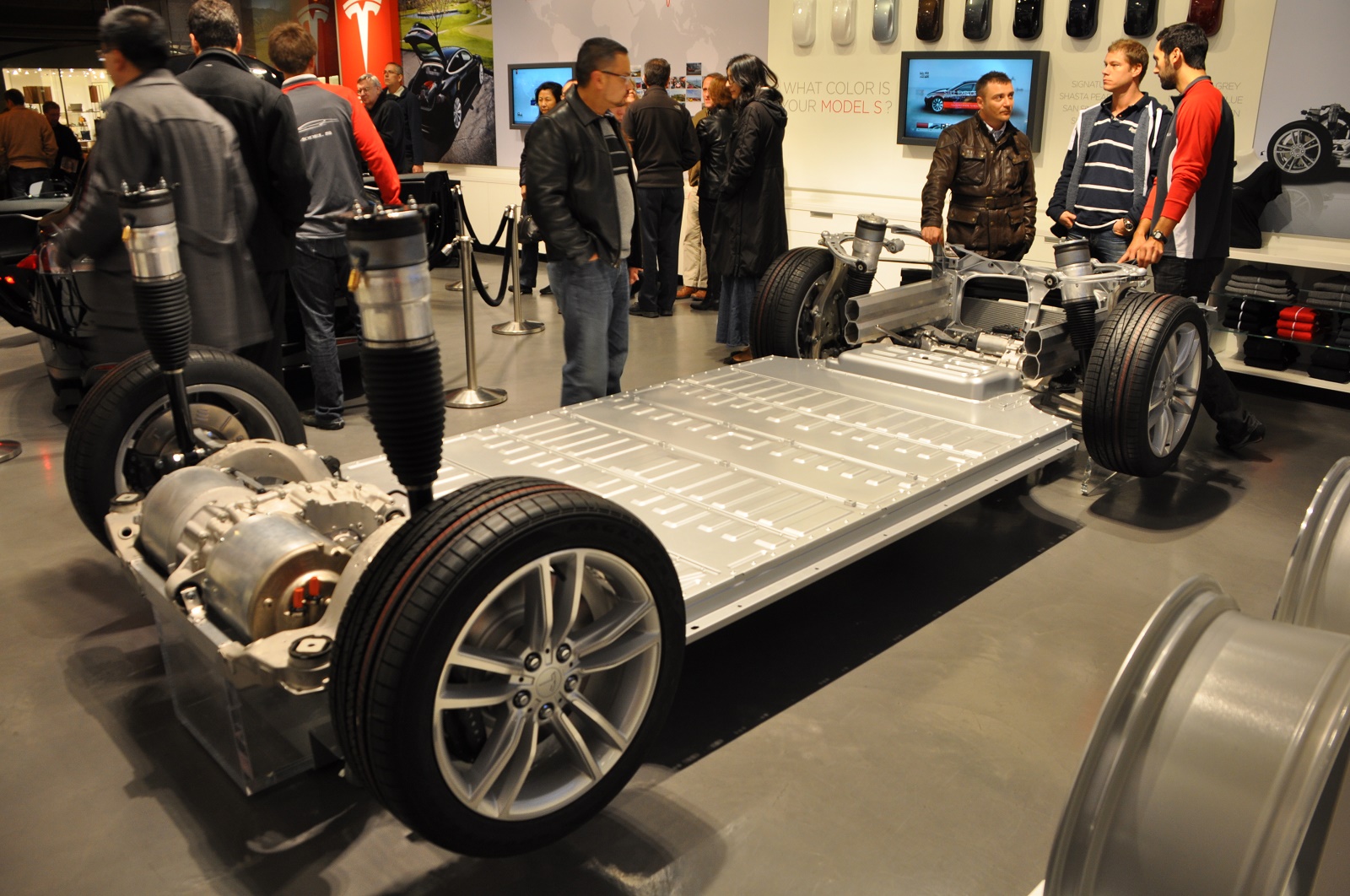 Asegurar un coche eléctrico cuesta hasta un 13 % más: la batería también se paga en la póliza 1