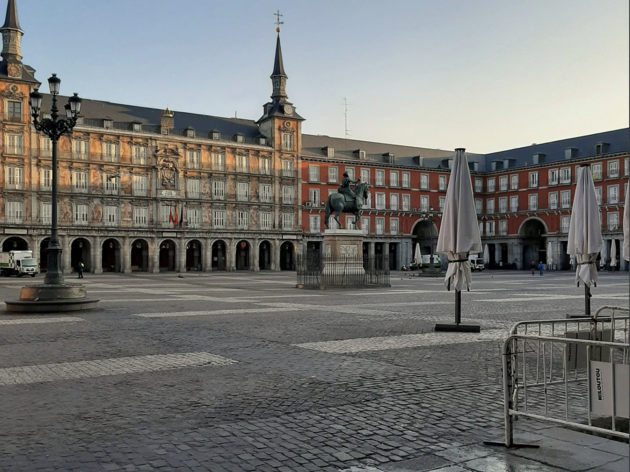 El desplome histórico del sector servicios de España augura una recesión sin precedentes 1