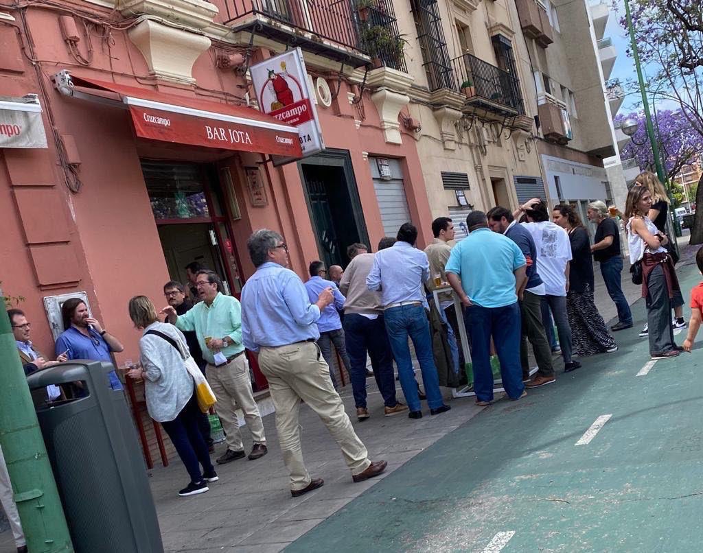 Reabren unos 1.000 bares en Sevilla y los hosteleros piden "responsabilidad": "No nos volvamos locos" 4