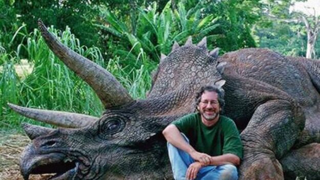 Critican a Steven Spielberg por cazar dinosaurios en plena pandemia 4