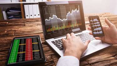 ¿Cómo ganan dinero las empresas que te permiten invertir sin comisiones? 1