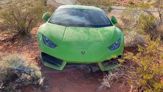 Encuentran un Lamborghini Huracán abandonado en el desierto 4