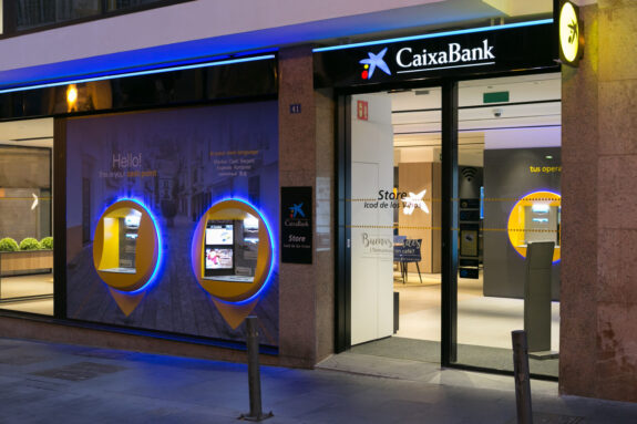 CaixaBank cobrará 240€ por la cuenta corriente desde el 1 de octubre (y así puedes evitarlo) 1