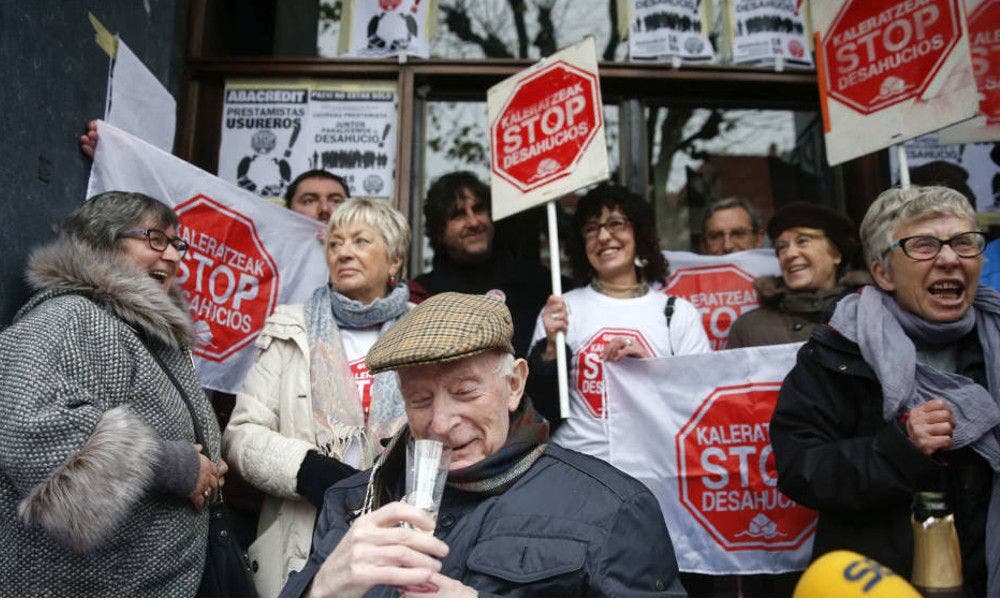 "Que viene el lobo: la subida de los tipos pone a los propietarios de viviendas en España al borde del abismo" 1