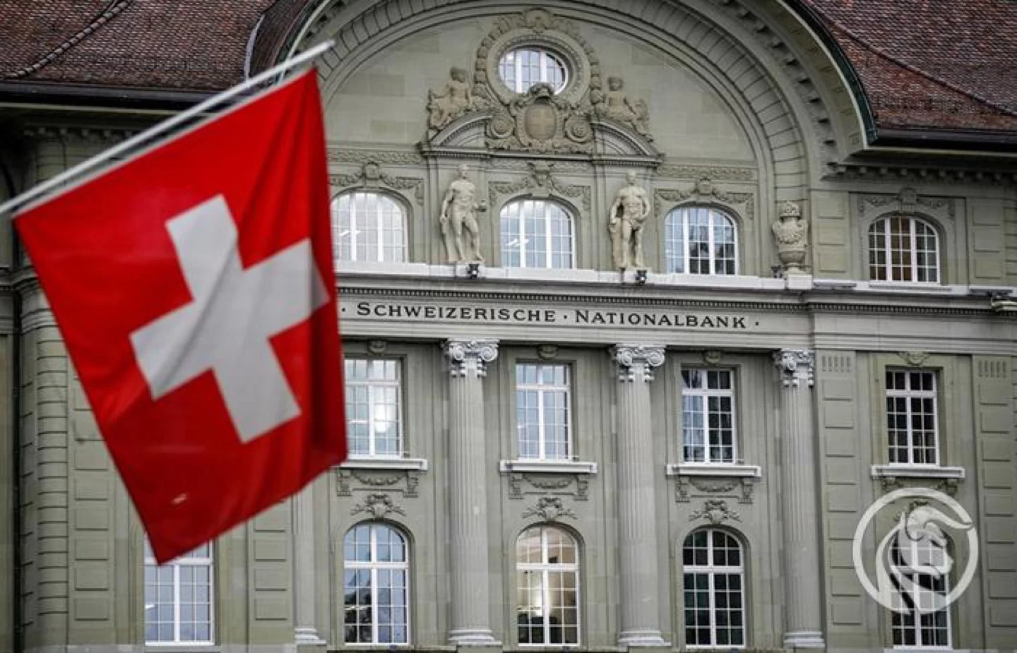 El banco central de Suiza sube los tipos en 75 puntos básicos 1