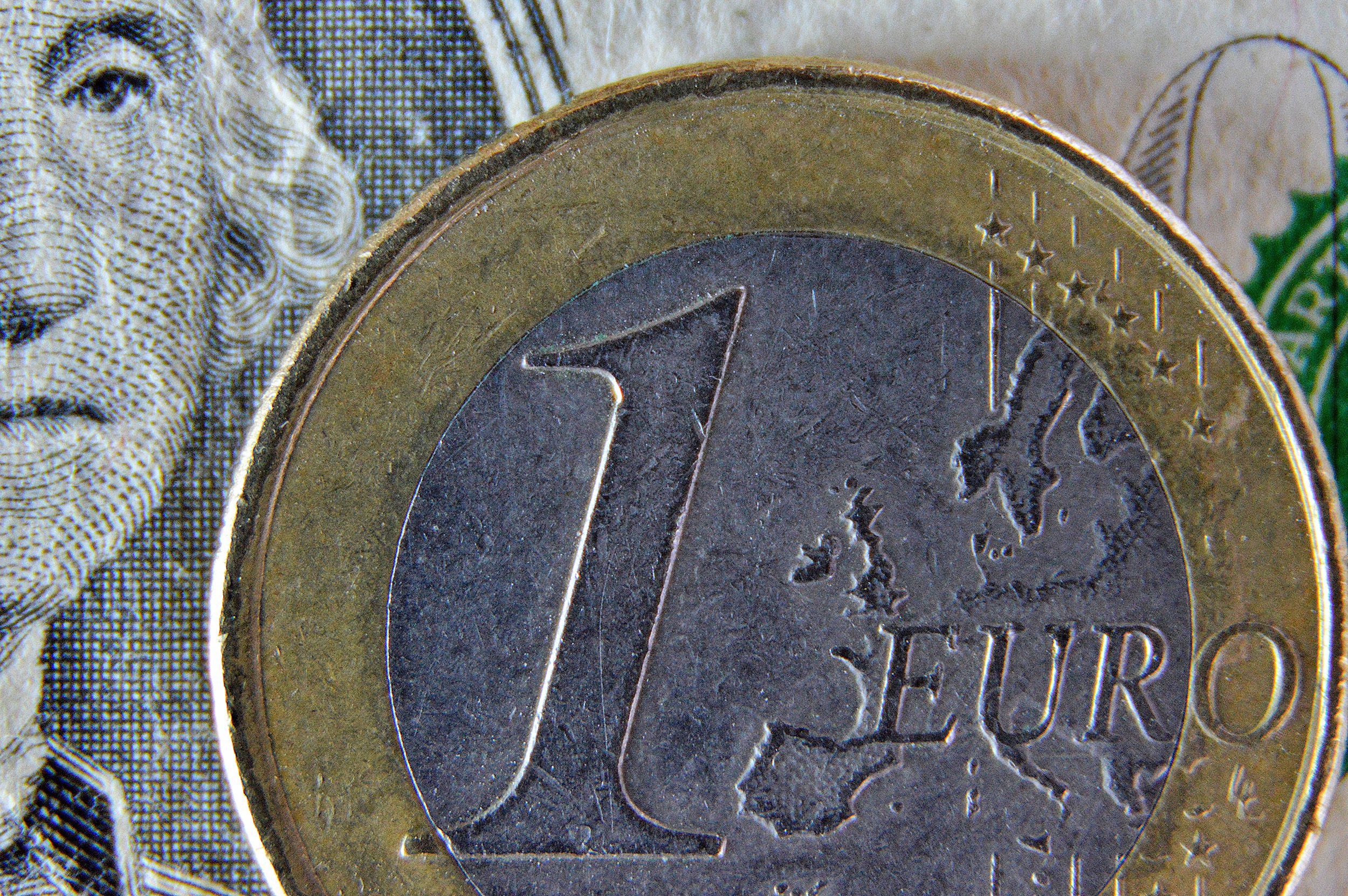 El Euro cae descontando ya una bajada de tipos del BCE 1