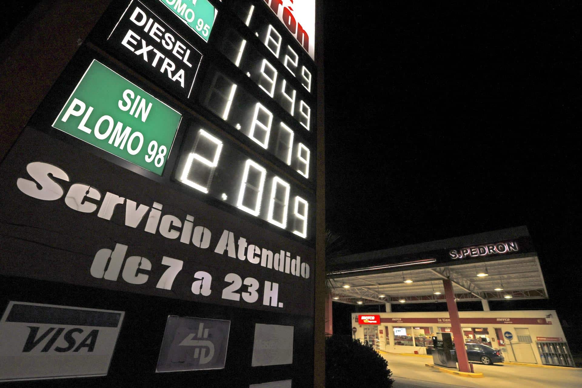 Las gasolineras avisan que la rebaja de los combustibles no comenzará a aplicarse todavía 1